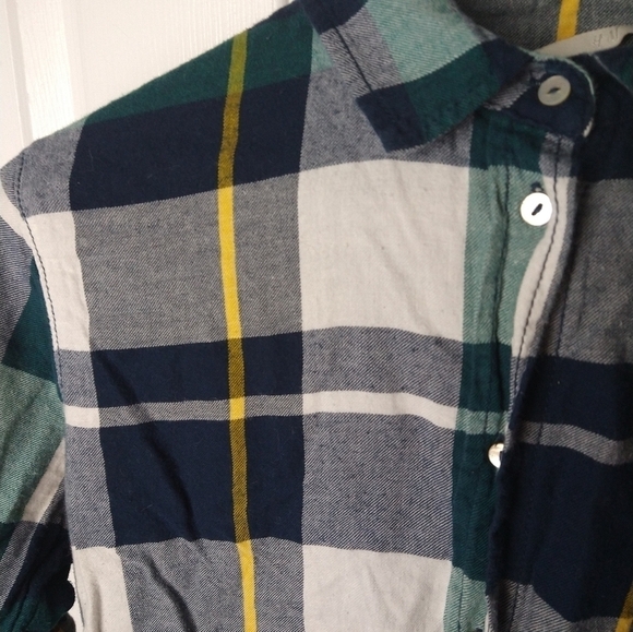 $ H&M green blue yellow white plaid button up collared shirt. Size 4 - Picture 2 of 8
